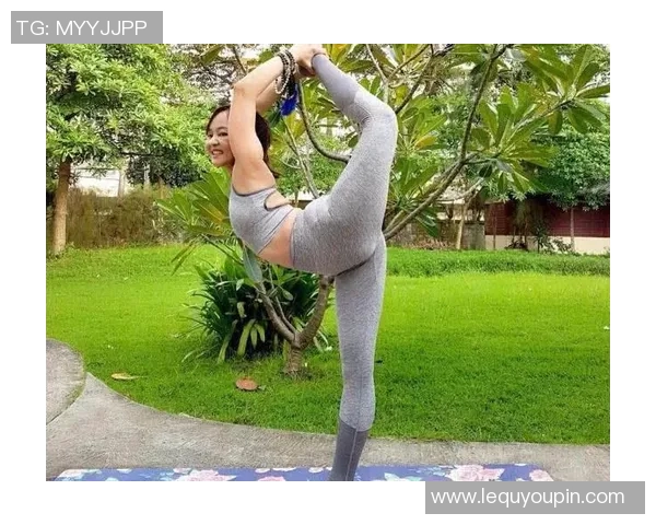 球星腹肌与足球的完美融合展现运动魅力与力量之美