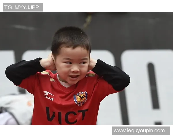 穿红色足球鞋驰骋绿茵场的球星是谁他成就了怎样的传奇 穿红色足球鞋驰骋绿茵场的球星是谁他成就了怎样的传奇