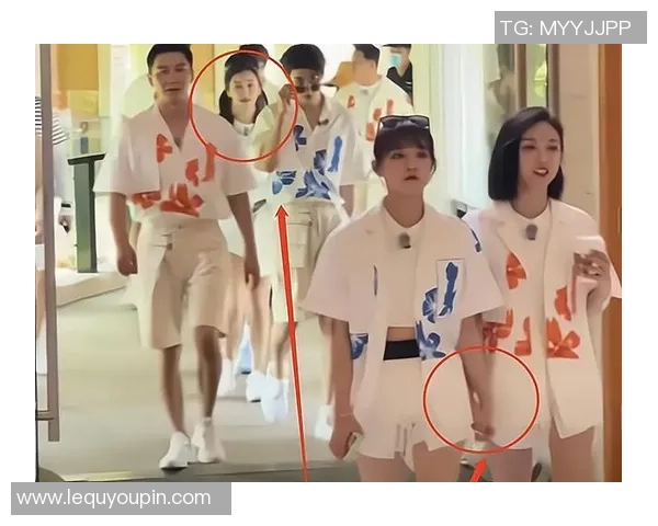 萌探杨颖与足球球星同框合影展现亲密互动引热议 萌探杨颖与足球球星同框合影展现亲密互动引热议