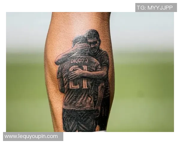 足球明星身上的纹身背后隐藏的故事与文化意义解析