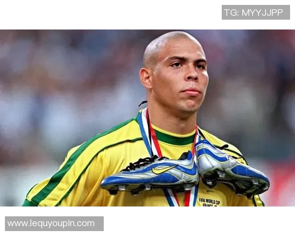 足球球星变身老爷爷挑战赛场 经典比赛场面引爆全场热议