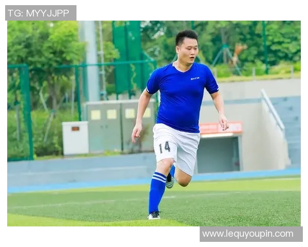 足球球星戴墨镜酷帅头像展现个性与魅力的独特风采